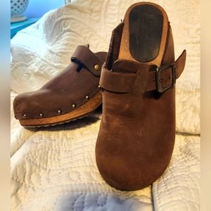 Sanita wooden clogs